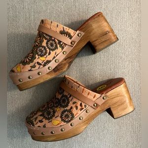 NEW Free People clogs (mules) size 39 (US 9)